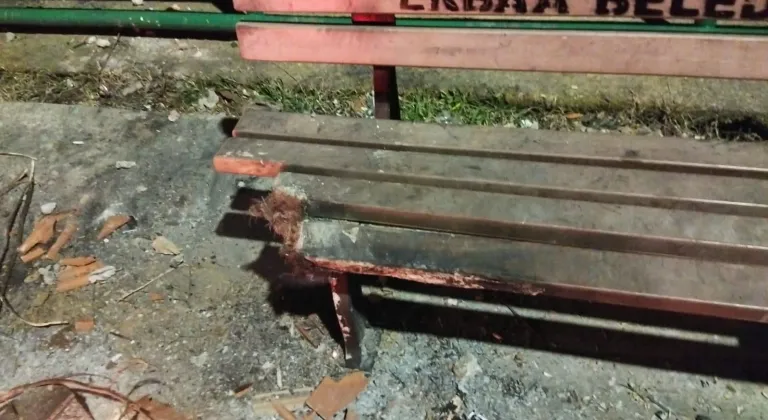 Erbaa’da Parklardaki Spor Aletleri ve Sandalyeler Ateşe Verildi
